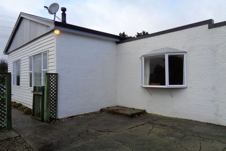 Photo of property in 82 Seaward Road, Edendale, 9825