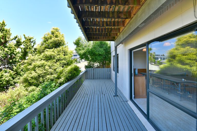 Photo of property in 11b Orewa Heights Crescent, Orewa, 0931