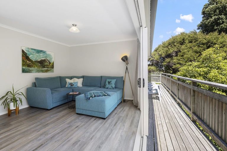 Photo of property in 2 Corlett Road, Plimmerton, Porirua, 5026