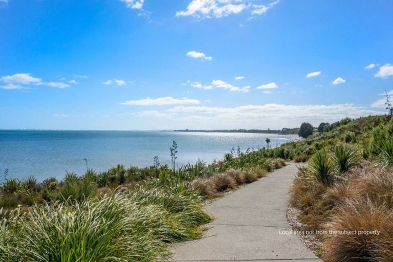 Photo of property in 11 Koiora Road, Clarks Beach, 2122