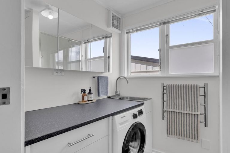 Photo of property in 1 Moule Place, Fairfield, Hamilton, 3214