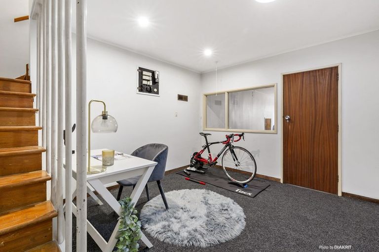 Photo of property in 54 Homewood Crescent, Karori, Wellington, 6012