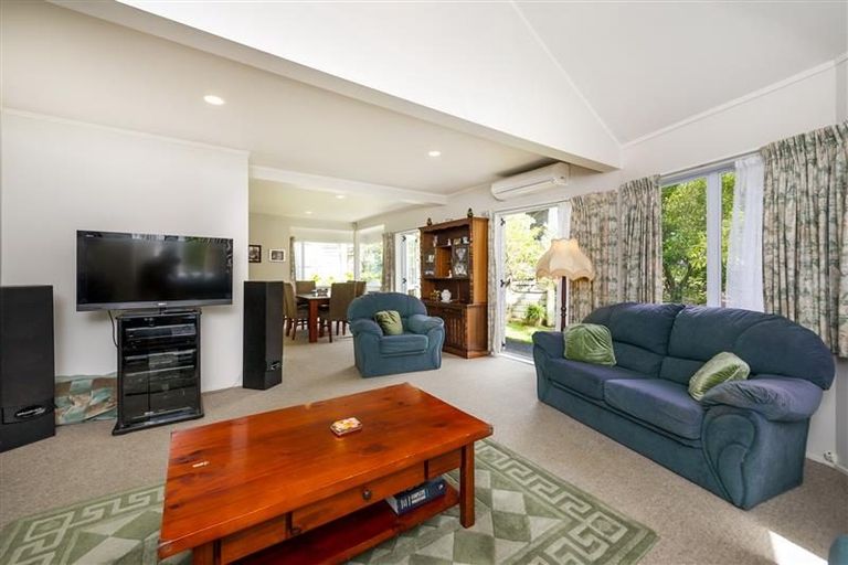 Photo of property in 32 Crestview Place, Browns Bay, Auckland, 0630