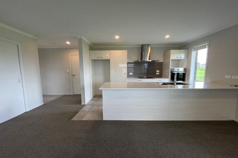 Photo of property in 28 Richardson Road, Omokoroa, 3114