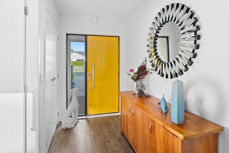 Photo of property in 2 Pohatu Lane, Otaki, 5512