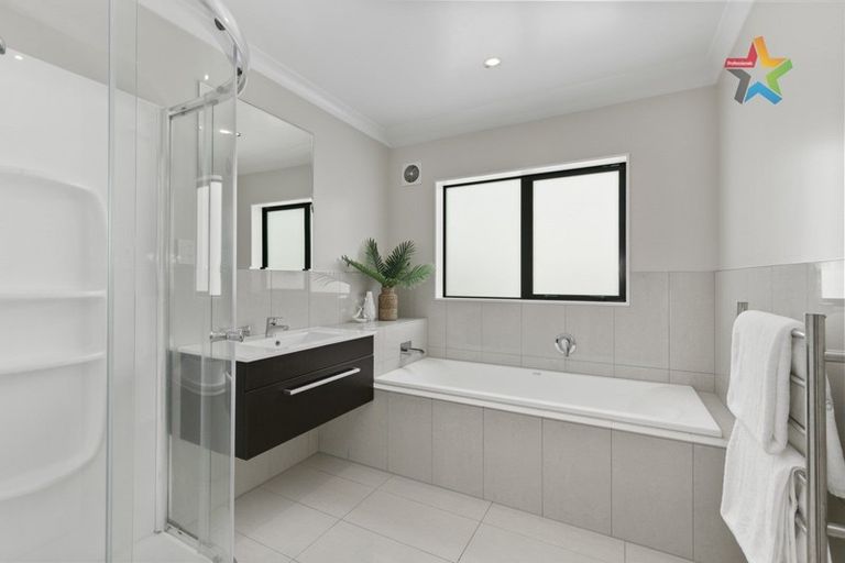 Photo of property in 289 Stokes Valley Road, Stokes Valley, Lower Hutt, 5019