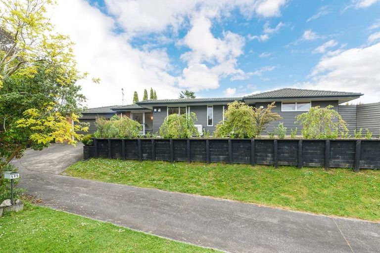 Photo of property in 595 Great South Road, Rosehill, Papakura, 2113