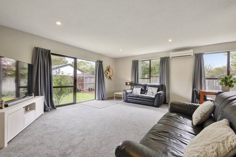 Photo of property in 2/21 Dunedin Street, Redwood, Christchurch, 8051