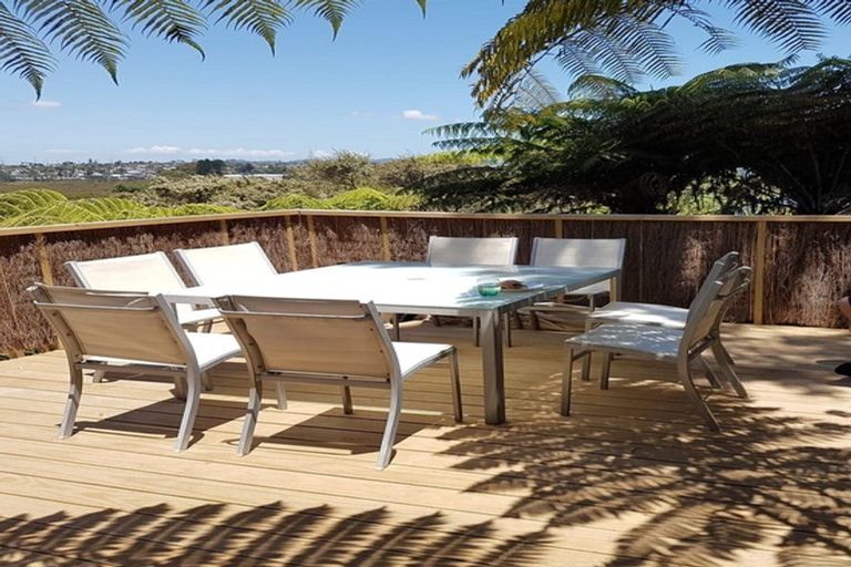 Photo of property in 128 Matipo Road, Te Atatu Peninsula, Auckland, 0610