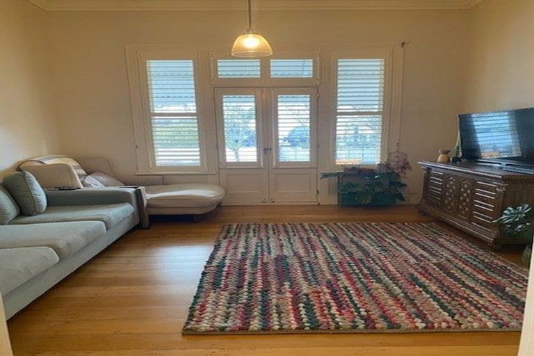 Photo of property in 8 Dodson Avenue, Milford, Auckland, 0620