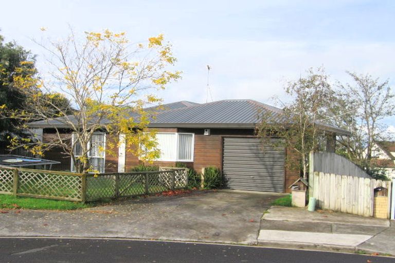 Photo of property in 10 Jay Court, Botany Downs, Auckland, 2010