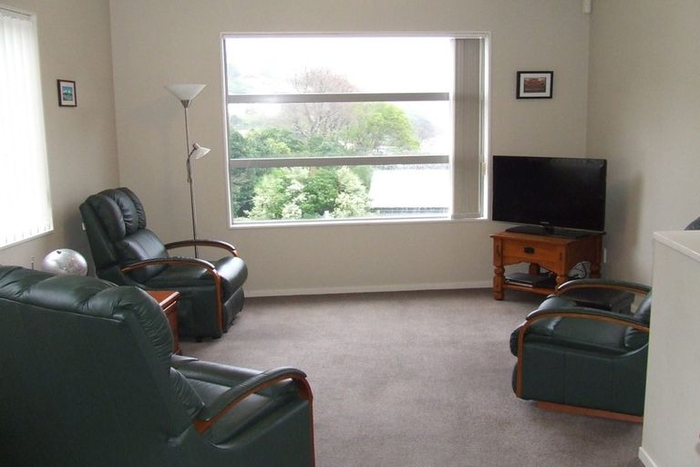 Photo of property in 24 Kellsmere Crescent, Island Bay, Wellington, 6023