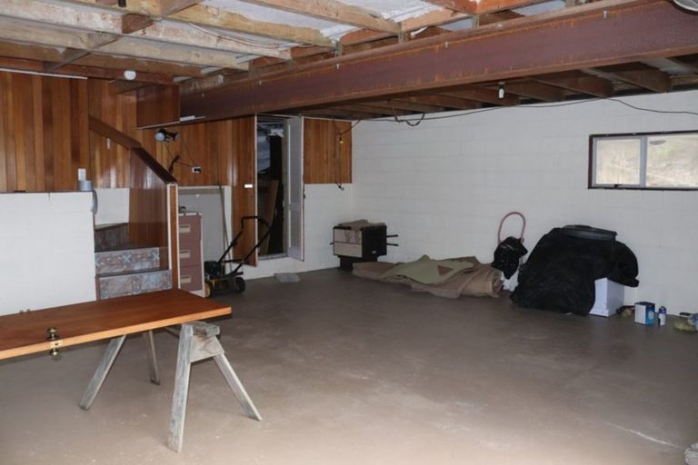 Photo of property in 70 Millbrook Road, Henderson, Auckland, 0612