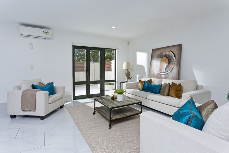 Photo of property in 3/26 Pannill Place, Oteha, Auckland, 0632