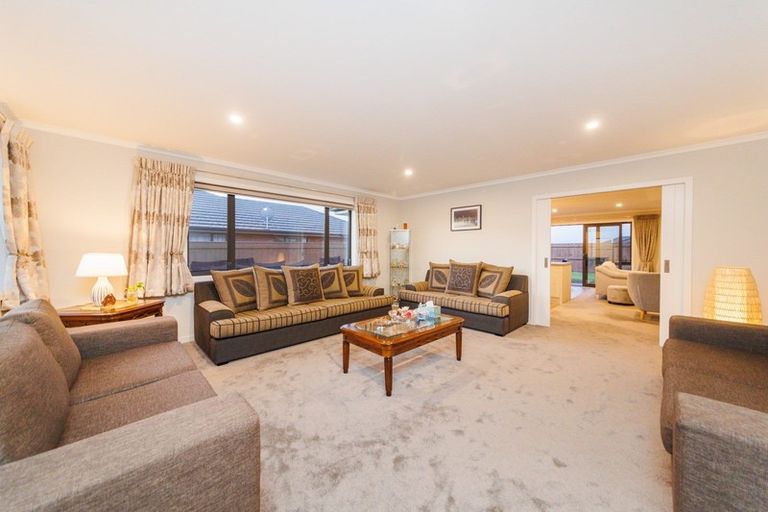 Photo of property in 7 Cyprus Place, Fitzherbert, Palmerston North, 4410