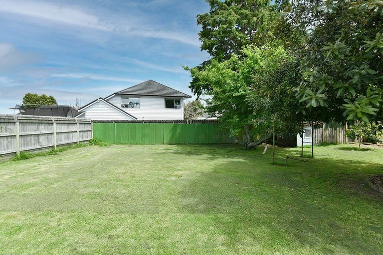 Photo of property in 47 Waipani Road, Te Atatu Peninsula, Auckland, 0610