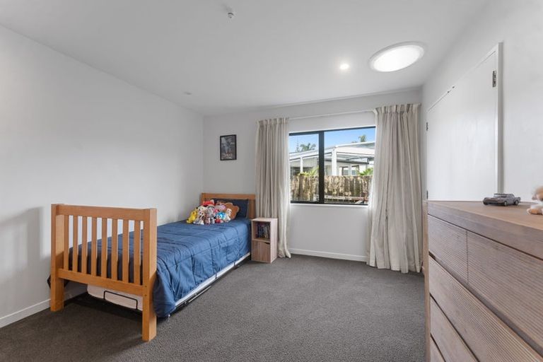 Photo of property in 2/8 Phillip Parade, Forrest Hill, Auckland, 0620