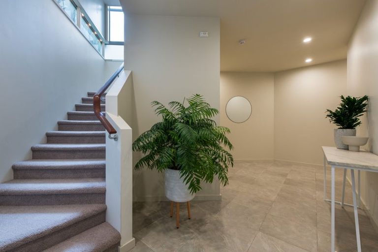 Photo of property in 3a Kowhai Road, Mairangi Bay, Auckland, 0630