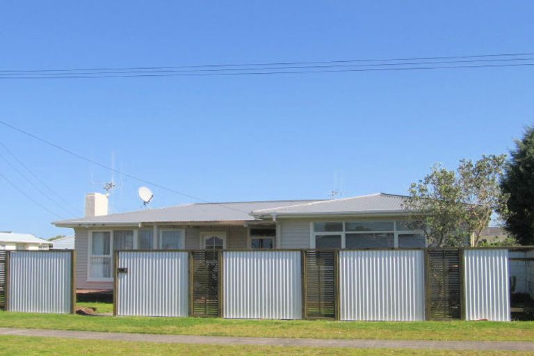 Photo of property in 1 Kaniere Street, Mount Maunganui, 3116