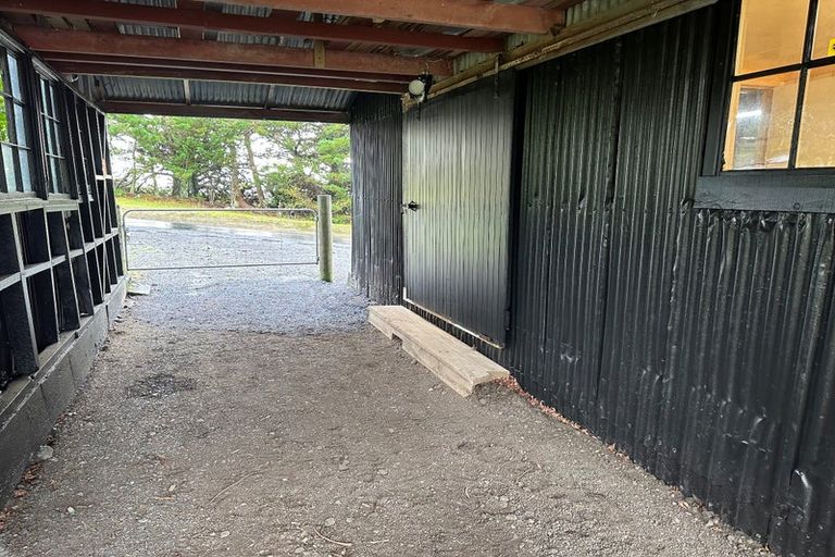 Photo of property in 24 Holdens Road, Henderson, Auckland, 0612