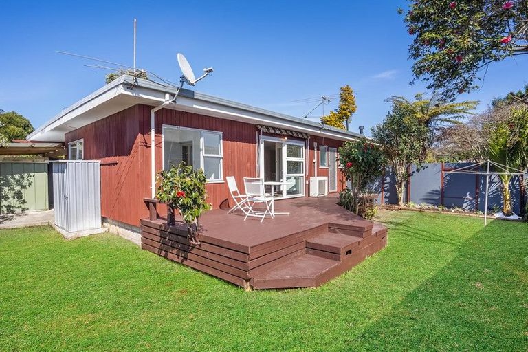 Photo of property in 1/1 Golf Road, New Lynn, Auckland, 0600
