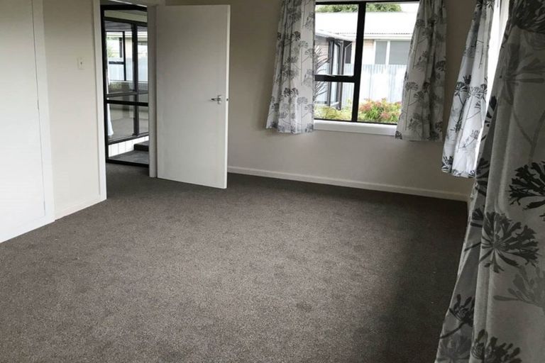 Photo of property in 47 Liverton Crescent, Bishopdale, Christchurch, 8053
