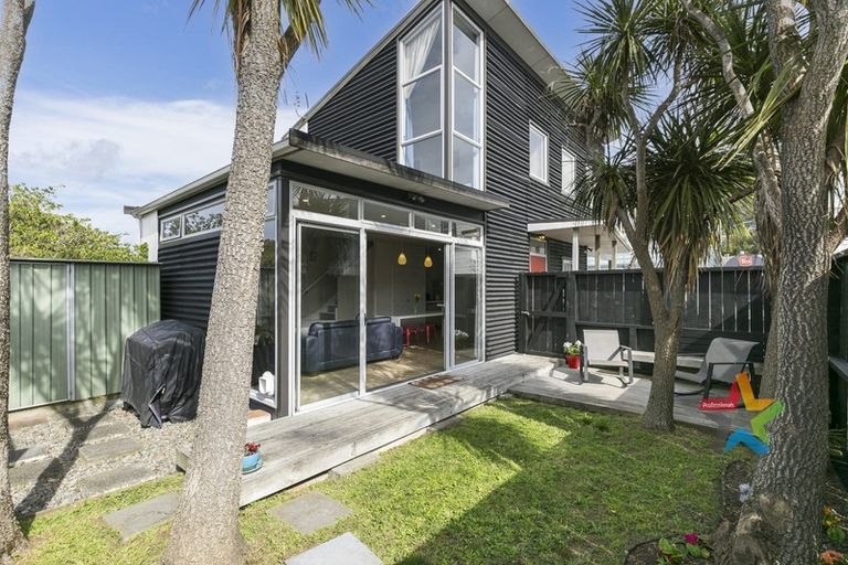 Photo of property in 139b The Parade, Island Bay, Wellington, 6023