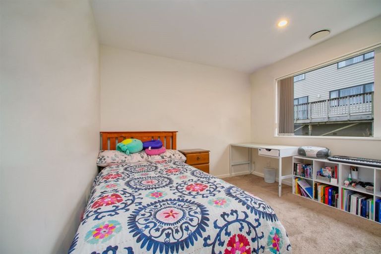 Photo of property in 11 San Casello Rise, Henderson, Auckland, 0612