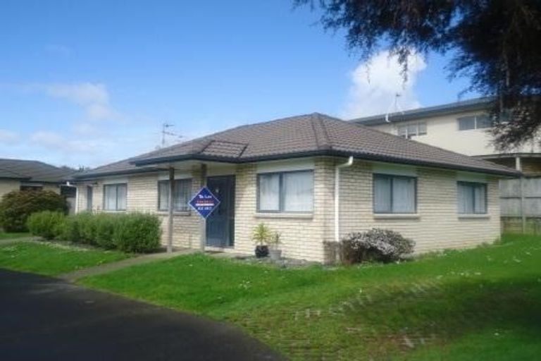 Photo of property in 17 Hassan Drive, Massey, Auckland, 0614