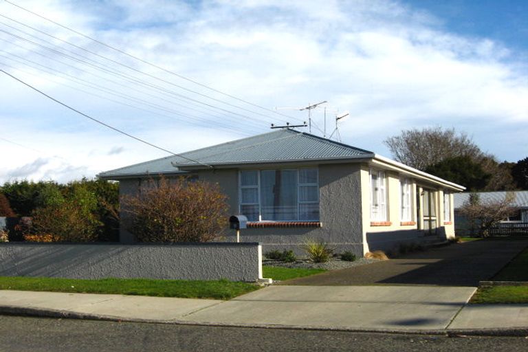 Photo of property in 2 Fraser Street, Waikiwi, Invercargill, 9810