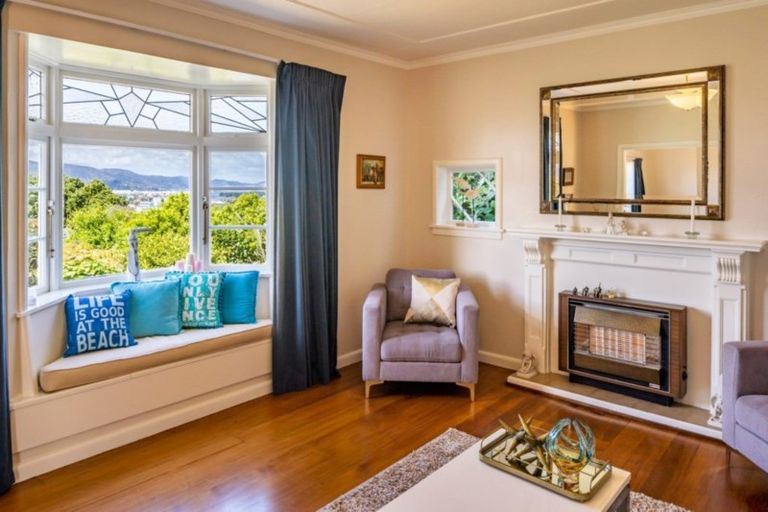 Photo of property in 15 Harbour View Road, Harbour View, Lower Hutt, 5010