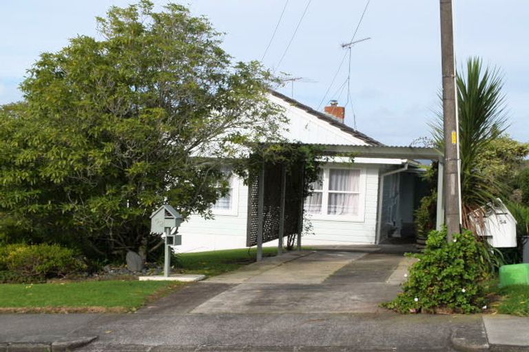 Photo of property in 52 Alexander Street, Cockle Bay, Auckland, 2014