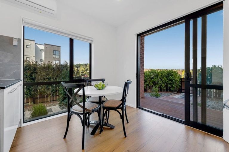 Photo of property in 28 Treeline Lane, Flat Bush, Auckland, 2019