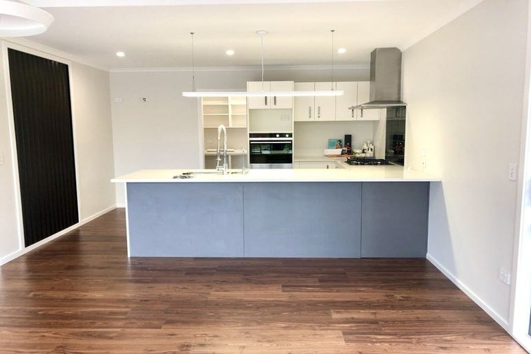 Photo of property in 21/27 Whites Line West, Woburn, Lower Hutt, 5010