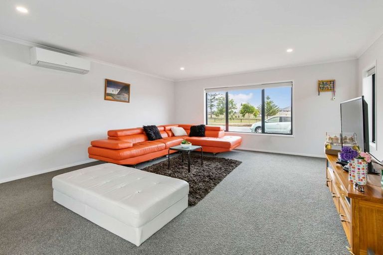 Photo of property in 6 Harding Drive, Papamoa Beach, Papamoa, 3118