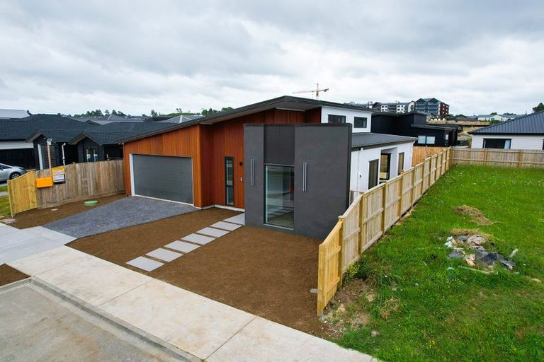Photo of property in 27 Cara Avenue, Kumeu, 0810