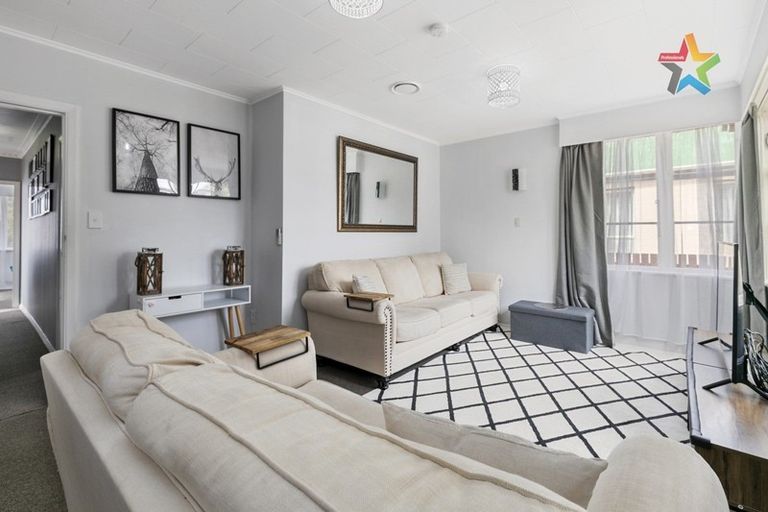 Photo of property in 43 Shearer Crescent, Naenae, Lower Hutt, 5011