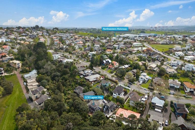 Photo of property in 2/30 Lagoon Way, West Harbour, Auckland, 0618