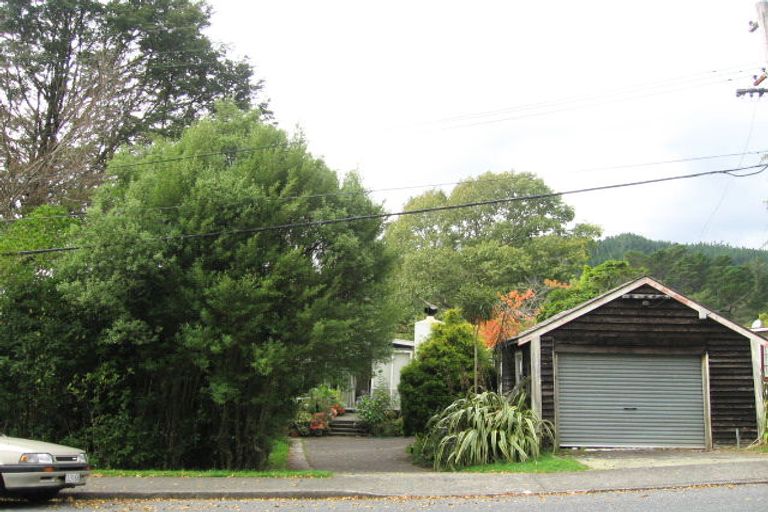 Photo of property in 27 Jocelyn Crescent, Pinehaven, Upper Hutt, 5019
