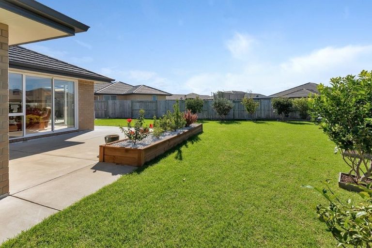 Photo of property in 6 Kamahi Place, One Tree Point, 0118