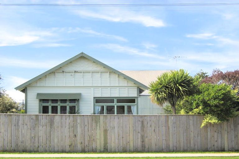 Photo of property in 2 Gonville Avenue, Gonville, Whanganui, 4501