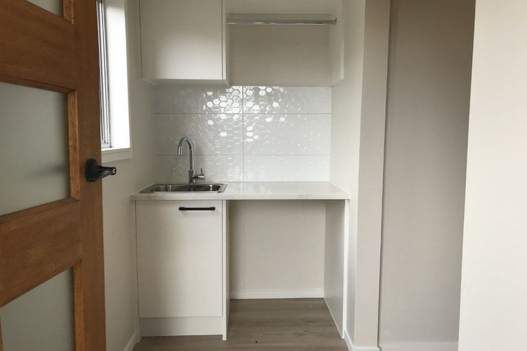 Photo of property in 2 Sabot Place, Massey, Auckland, 0614