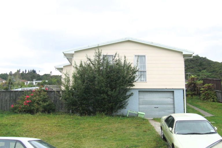 Photo of property in 30 Edelweiss Grove, Timberlea, Upper Hutt, 5018