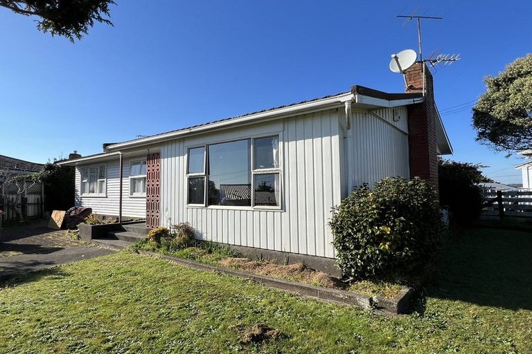 Photo of property in 27 Raleigh Street, Waitara, 4320