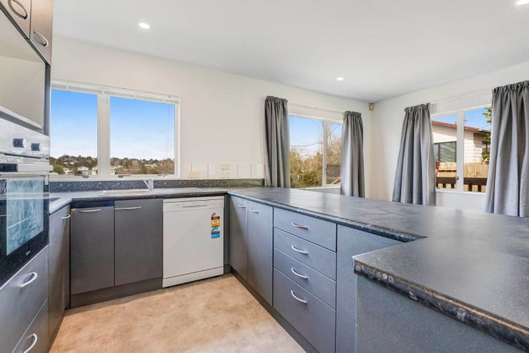 Photo of property in 2/44 Lysander Crescent, Beach Haven, Auckland, 0626