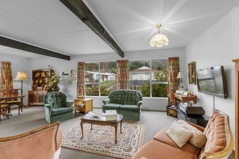 Photo of property in 298 Wellington Road, Wainuiomata, Lower Hutt, 5014