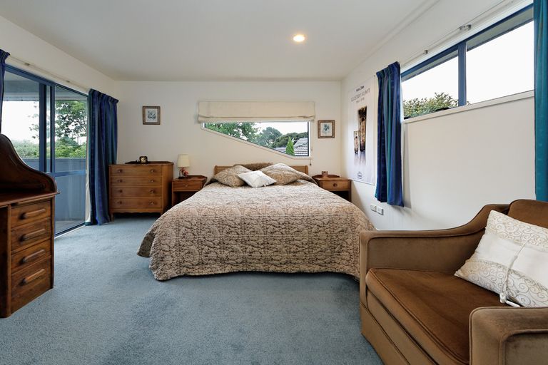 Photo of property in 35 Chamari Close, Titirangi, Auckland, 0604