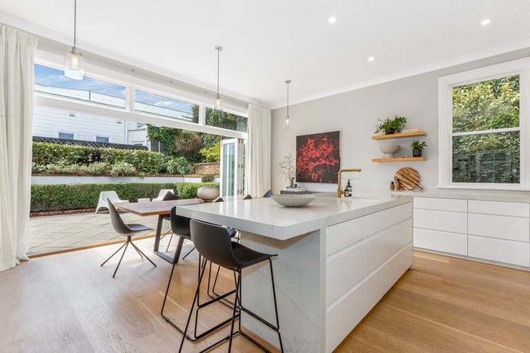 Photo of property in 22 Plunket Street, Kelburn, Wellington, 6012