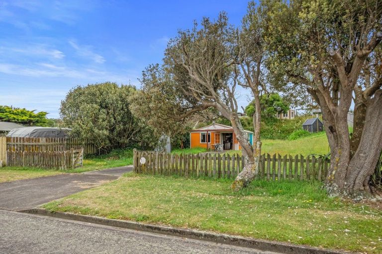 Photo of property in 11 James Street, Waikawa Beach, Manakau, 5573