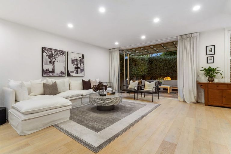 Photo of property in 10/4 Campbell Road, Takapuna, Auckland, 0622